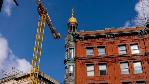 A construction crane