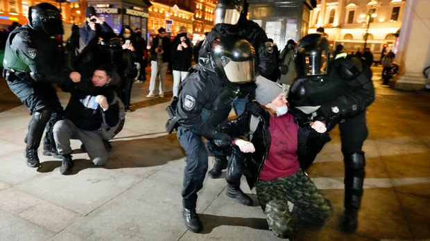 Police detain demonstrators
