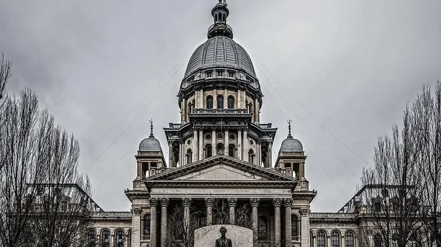 "Illinois State Capitol Building, Springfield" by Jeff Sharp licensed under CC BY 2.0