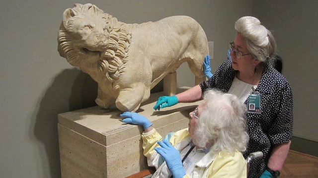 "Touching the lion sculpture" by Ann licensed under CC BY 2.0